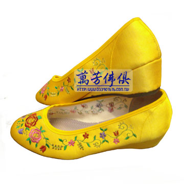 繡花鞋